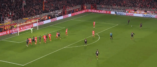 英雄联盟-集结日突围战来临，拜仁慕尼黑围绕德国杯临场应变，媒体盛赞，临场指挥获称赞的简单介绍